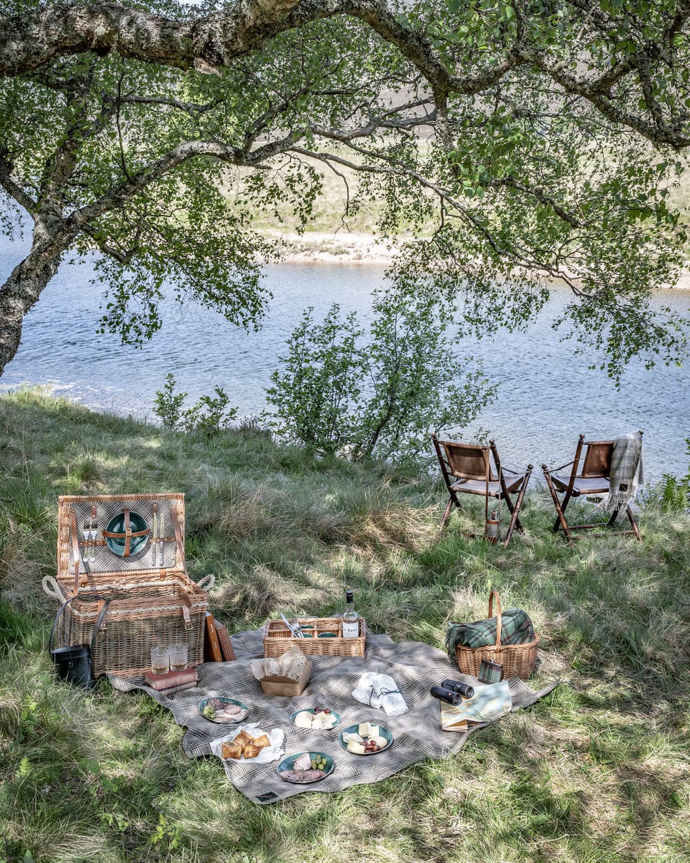 English Willow Picnic Hamper